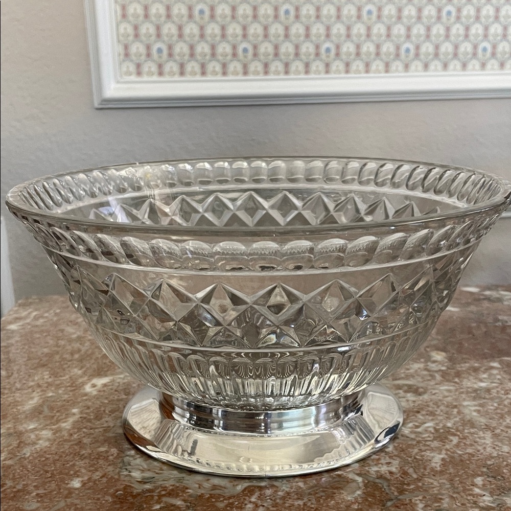 Beautiful 9" Elegant Clear Glass Bowl
